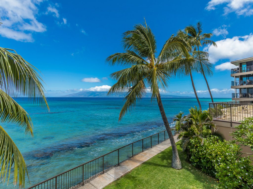 Hale Ono Loa 411 Vacation Rental in Honokowai - RedAwning