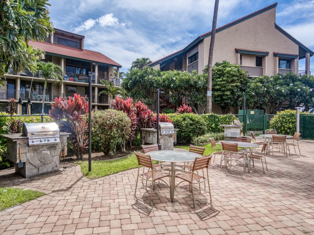 Luana Kai C306 Vacation Rental in Kihei - RedAwning