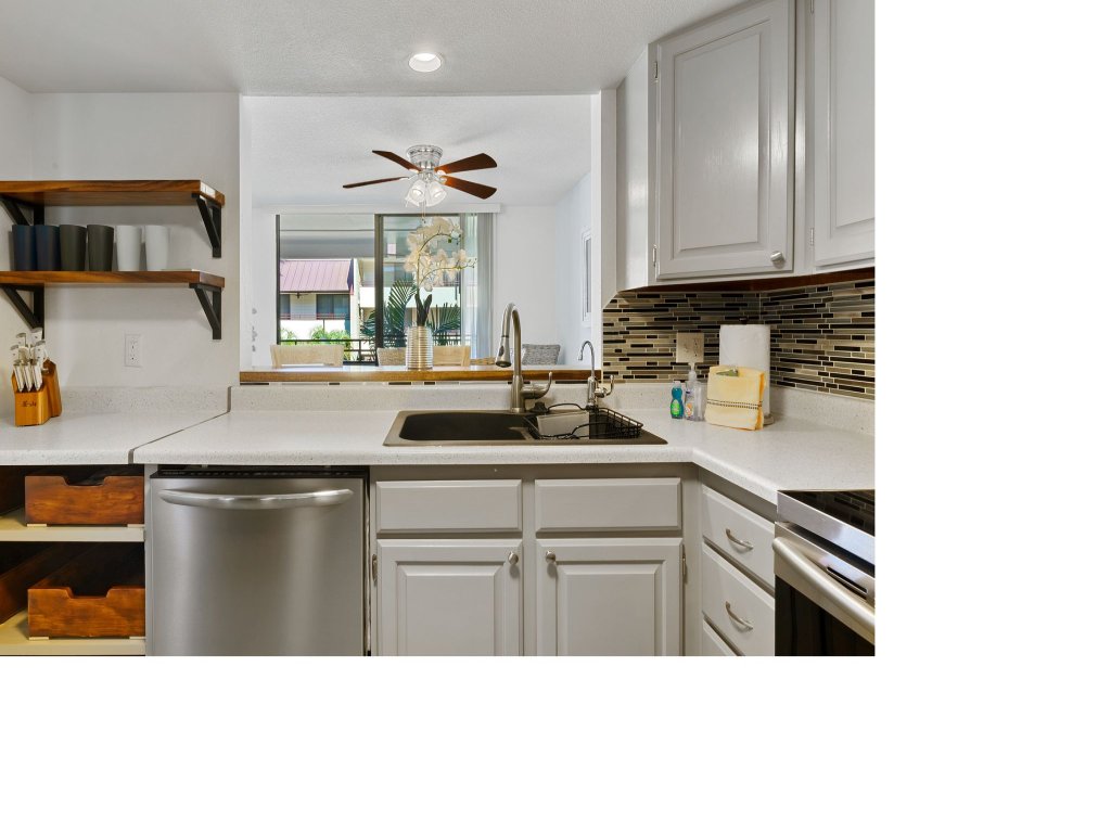 Big Island White Sands Village 216 Vacation Rental in Kailua Kona - RedAwning