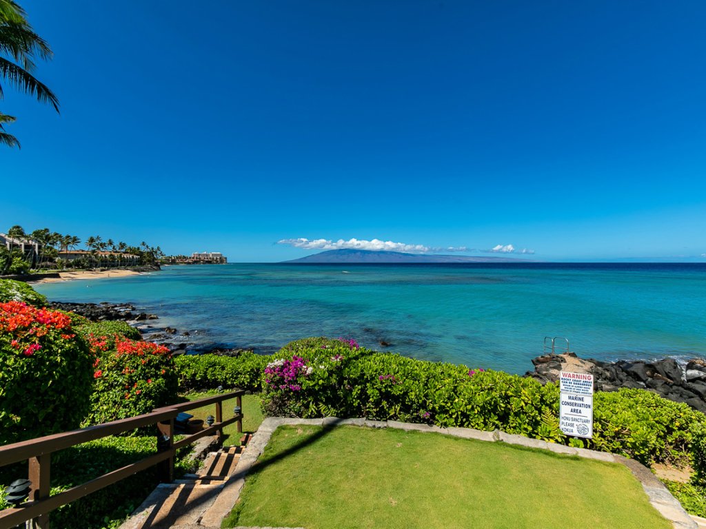 Kuleana Resort 303 Vacation Rental in Honokowai - RedAwning