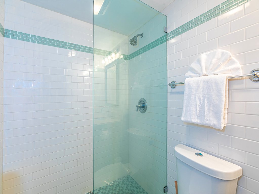 Island Surf 200 Vacation Rental in Kihei - RedAwning