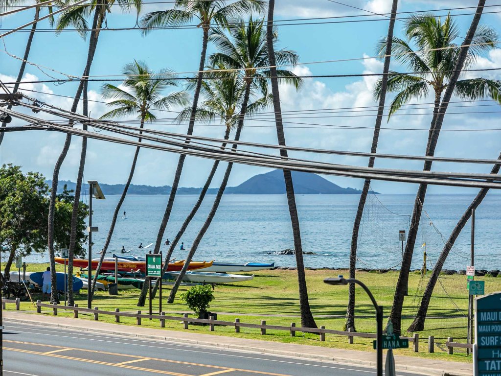 Island Surf 200 Vacation Rental in Kihei - RedAwning
