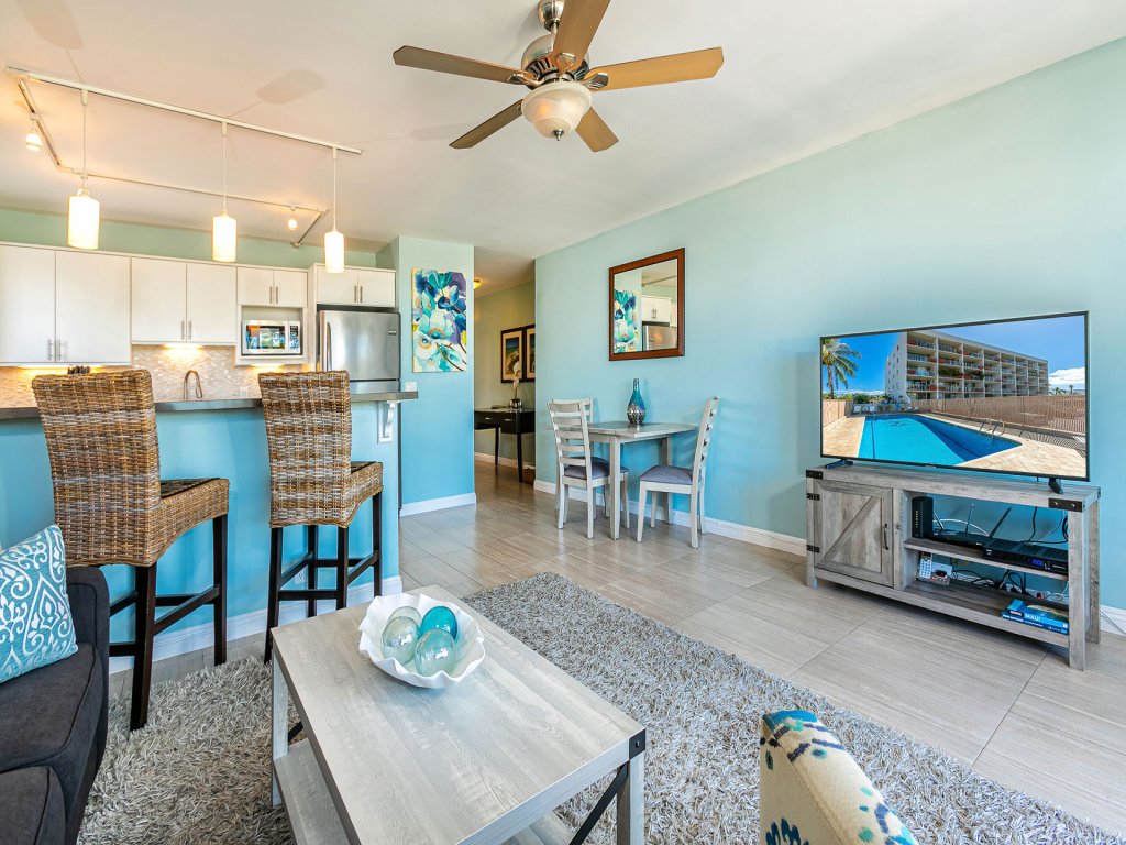 Island Surf 200 Vacation Rental in Kihei - RedAwning