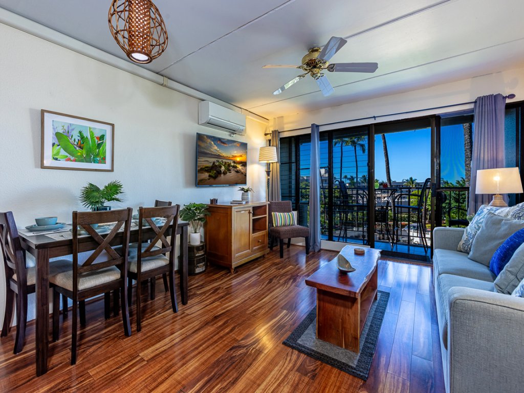 Kihei Akahi D-210 Vacation Rental in Kihei - RedAwning