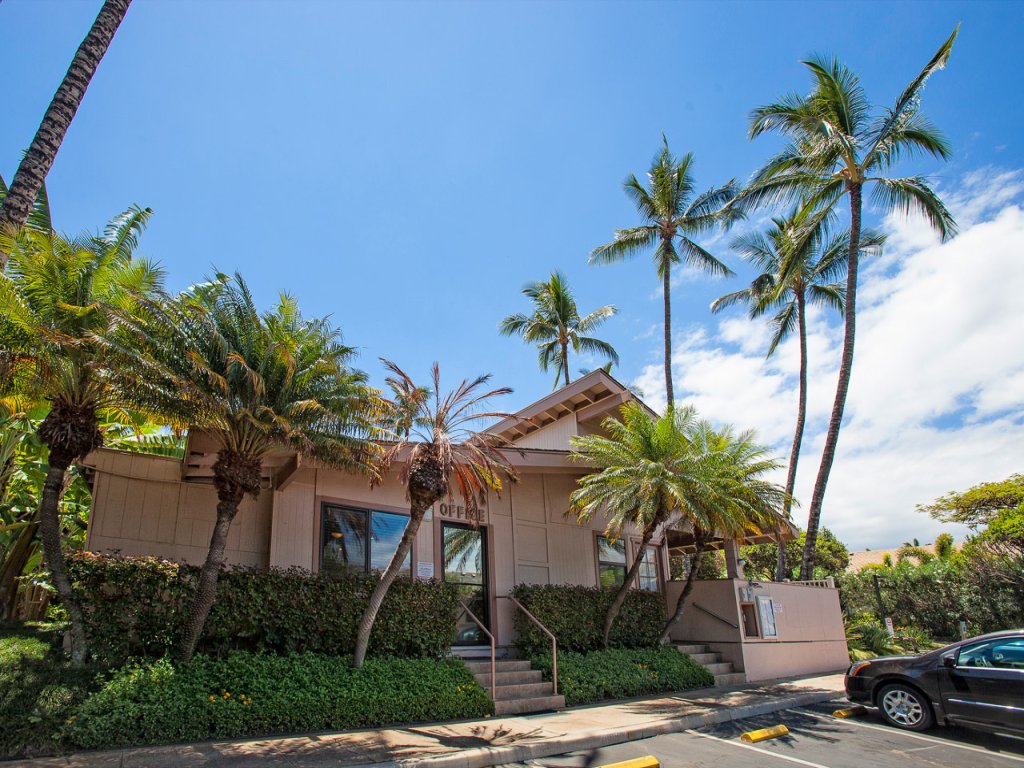 Kihei Akahi D-210 Vacation Rental in Kihei - RedAwning