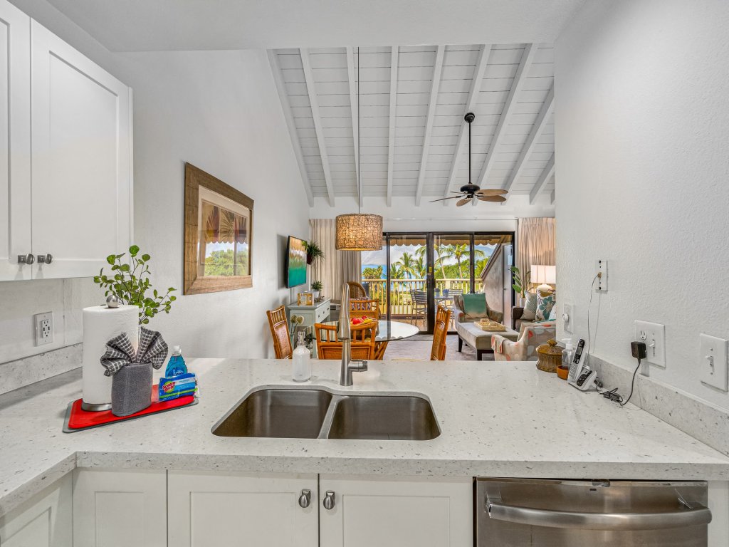 Maui Kamaole G211 Vacation Rental in Kihei - RedAwning
