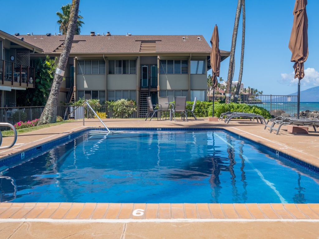 Hale Kai 216 Vacation Rental in Honokowai - RedAwning