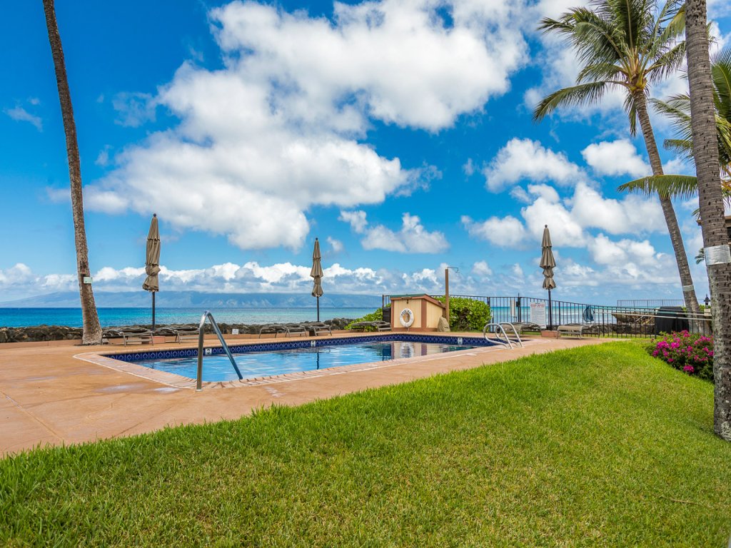 Hale Kai 216 Vacation Rental in Honokowai - RedAwning