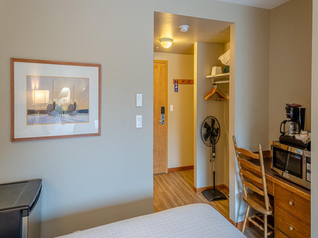 Cahilty #212 Vacation Rental - RedAwning