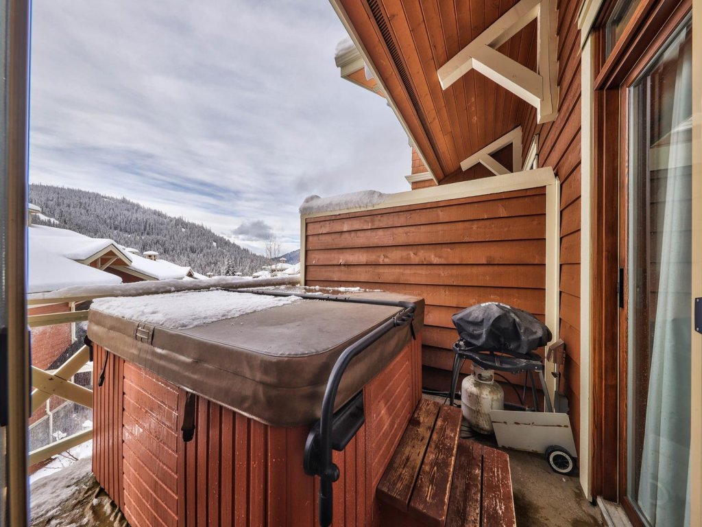 Stones Throw #56 Vacation Rental - RedAwning