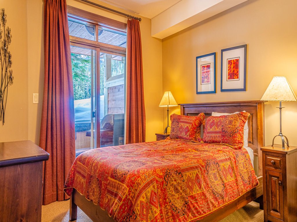 Stones Throw #11 Vacation Rental - RedAwning