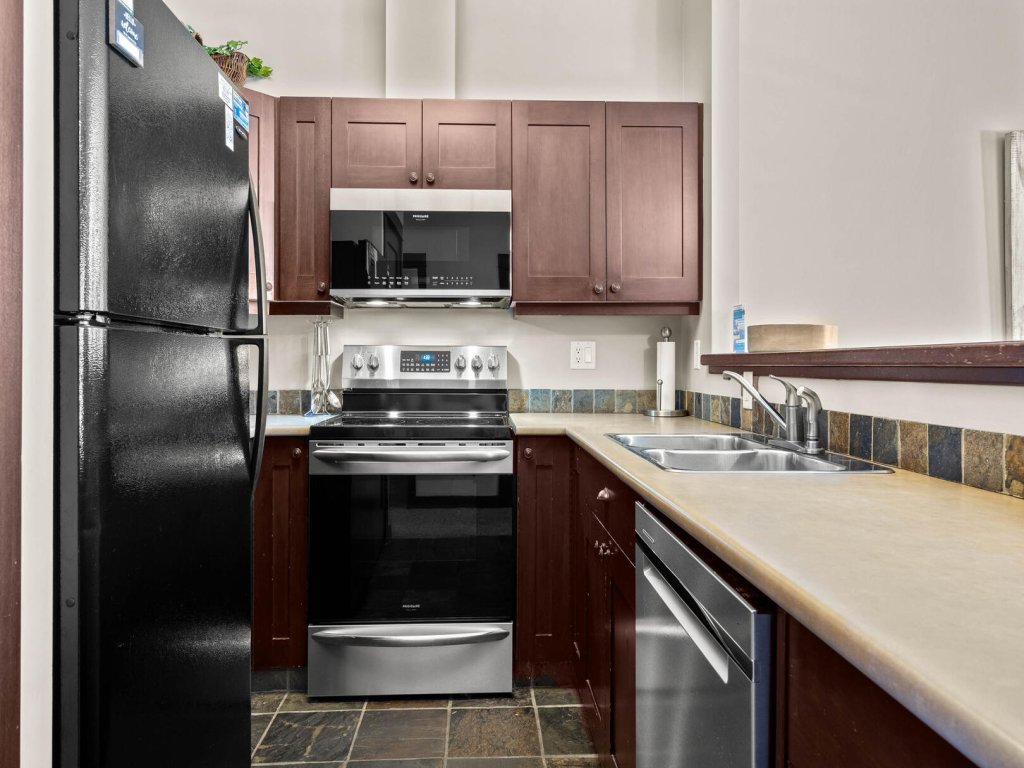 Stones Throw #26 Vacation Rental - RedAwning