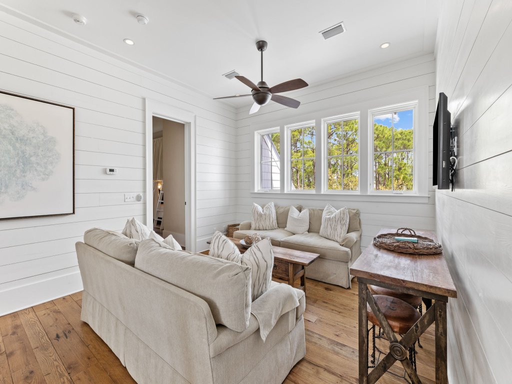 433 Western Lake Drive Vacation Rental in Santa Rosa Beach - RedAwning