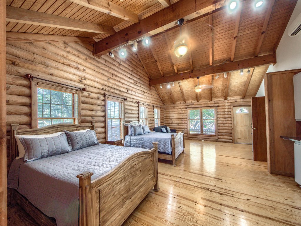 OT 250ALL Love and Sunsets  Vacation Rental in New Braunfels - RedAwning