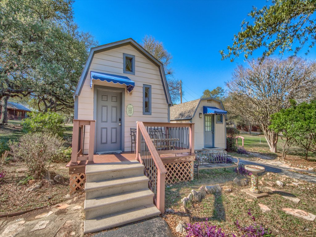 OT 250ALL Love and Sunsets  Vacation Rental in New Braunfels - RedAwning
