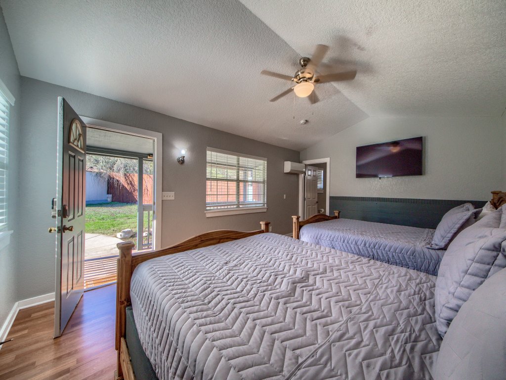 OT 250ALL Love and Sunsets  Vacation Rental in New Braunfels - RedAwning