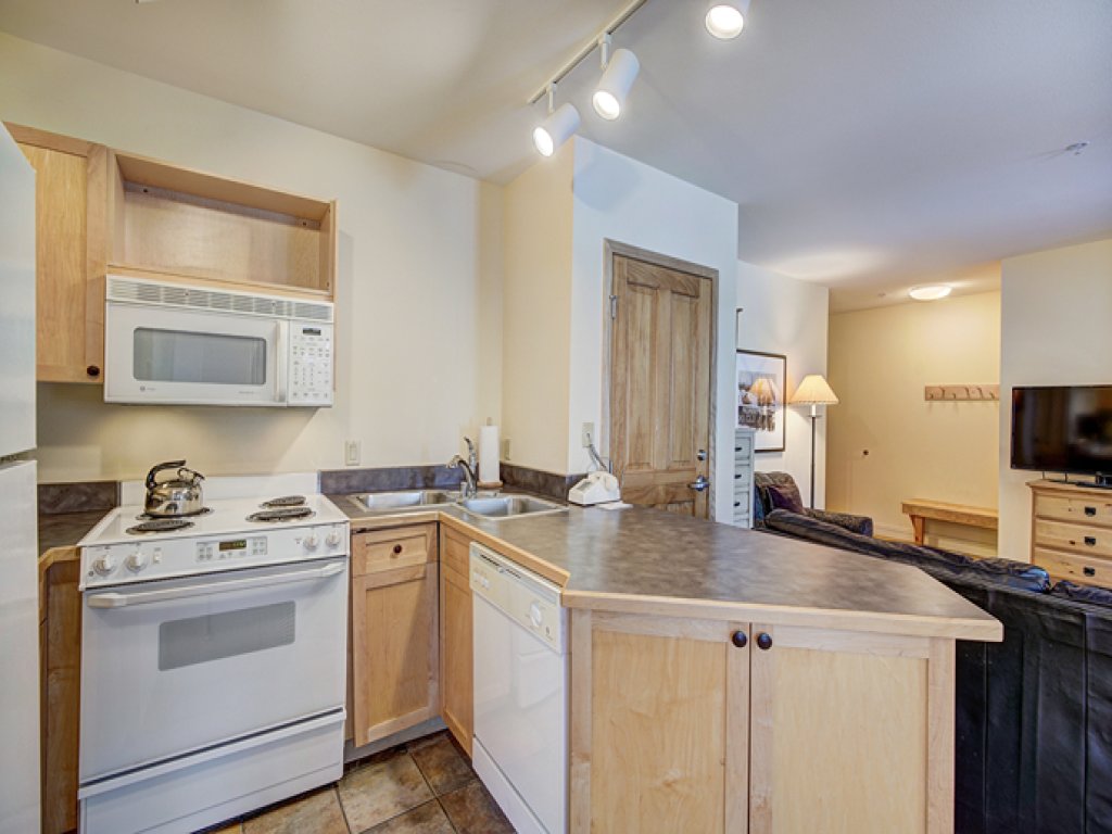Silver Mill 8184 - 1Br-Walk to Slopes! Kids Ski Free! Vacation Rental in Keystone - RedAwning