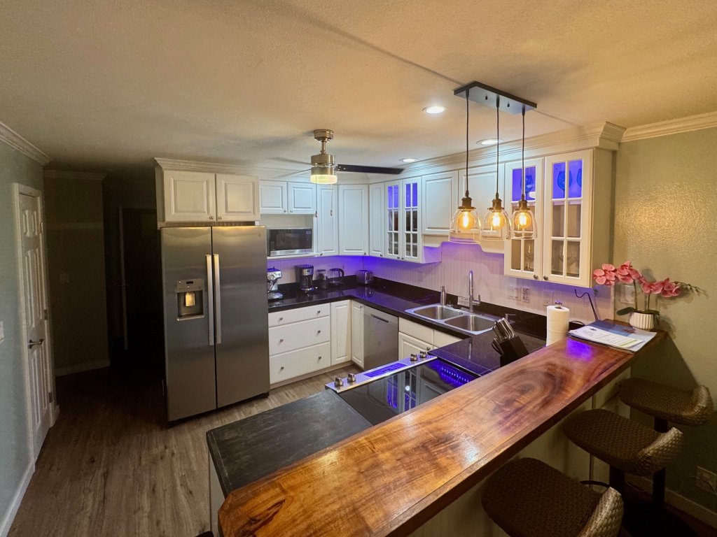 Big Island Lunapule Condos 102A Vacation Rental in Kailua Kona - RedAwning
