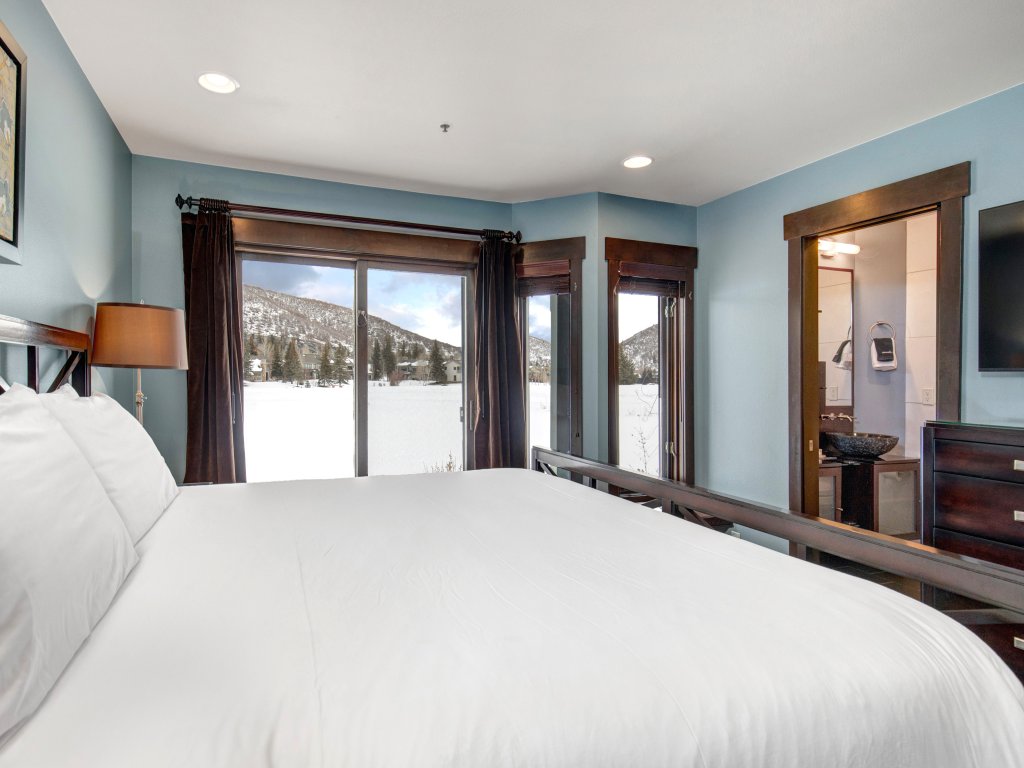 Lakeside 1629 Vacation Rental in Park City - RedAwning