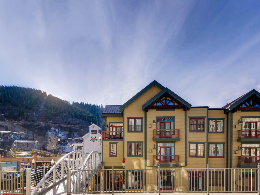 Lift Lodge 102 Vacation Rental in Park City - RedAwning