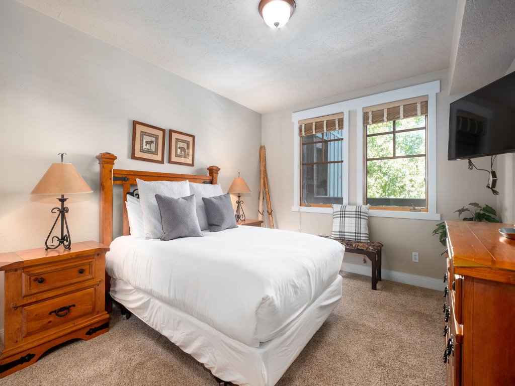 Town Pointe A202 Vacation Rental in Park City - RedAwning