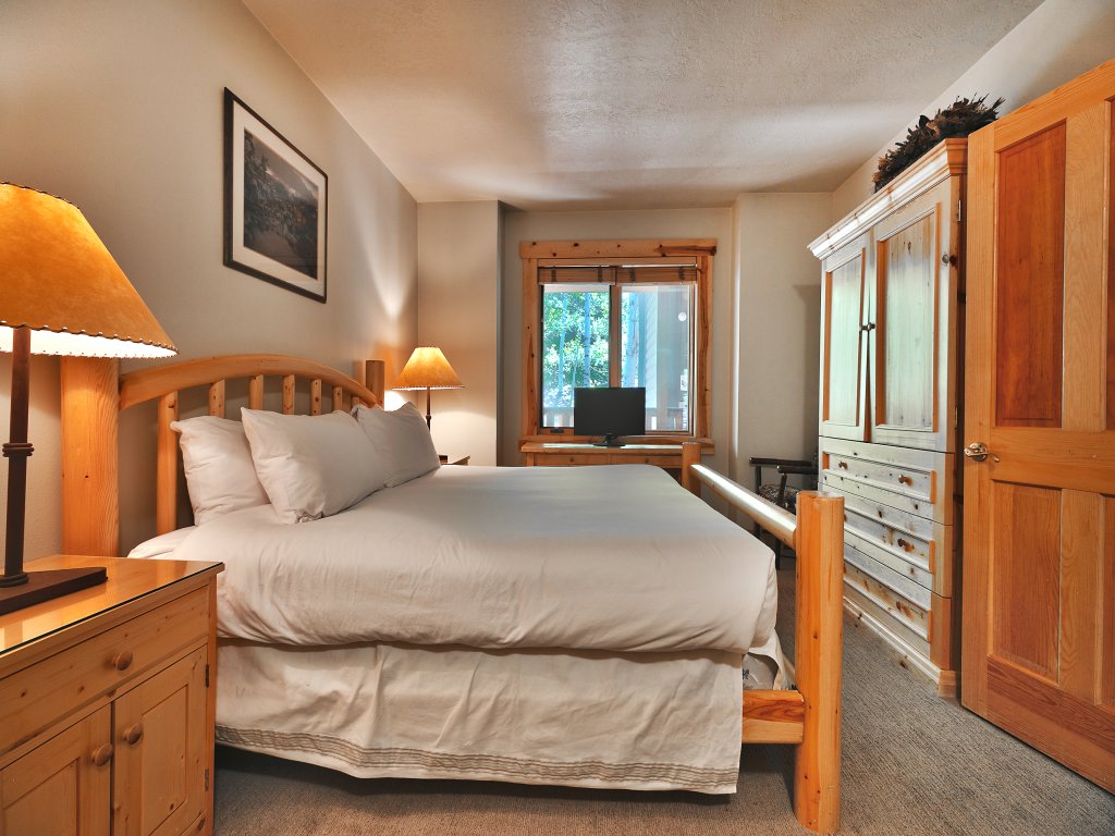 Comstock 204 Vacation Rental in Park City - RedAwning