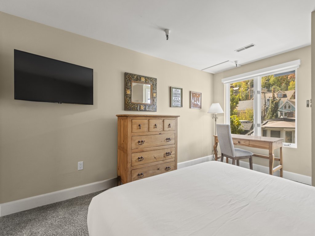 Fashion Coalition 402 Vacation Rental in Park City - RedAwning