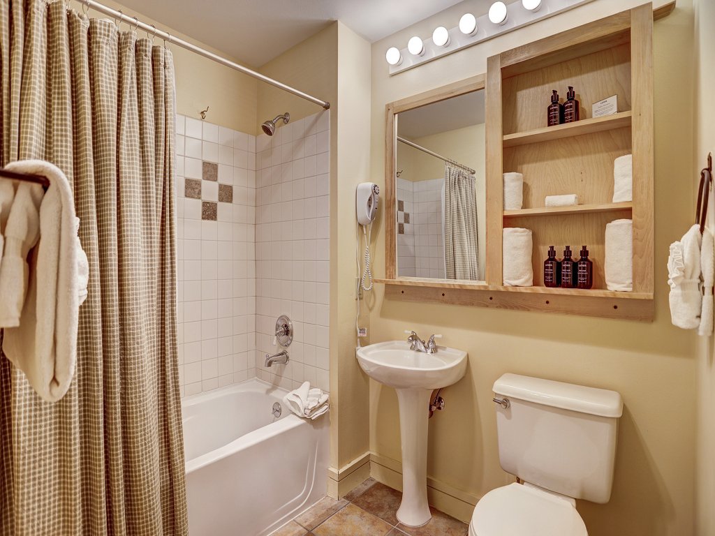Silver Mill 8200 - 1Br-Walk to Slopes! Kids Ski Free! Vacation Rental in Keystone - RedAwning
