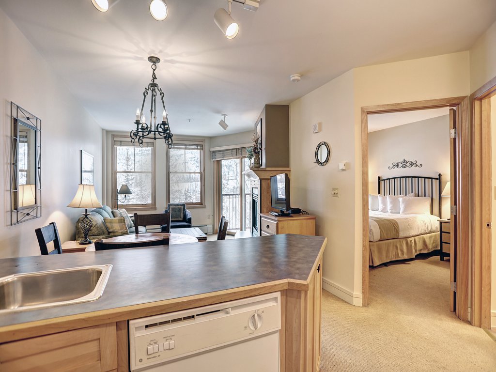Silver Mill 8200 - 1Br-Walk to Slopes! Kids Ski Free! Vacation Rental in Keystone - RedAwning