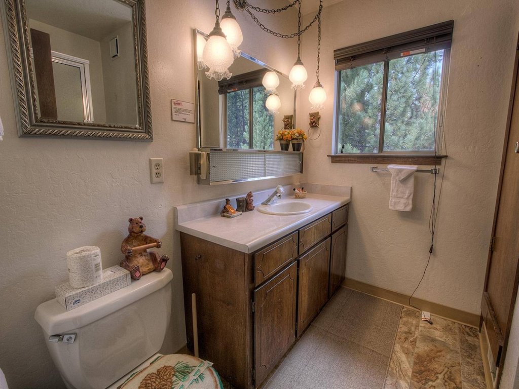 CYH1201 - Bambi's Bunkhouse Vacation Rental in California - RedAwning