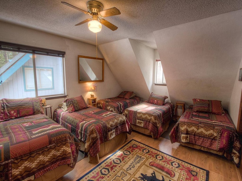 CYH1201 - Bambi's Bunkhouse Vacation Rental in California - RedAwning