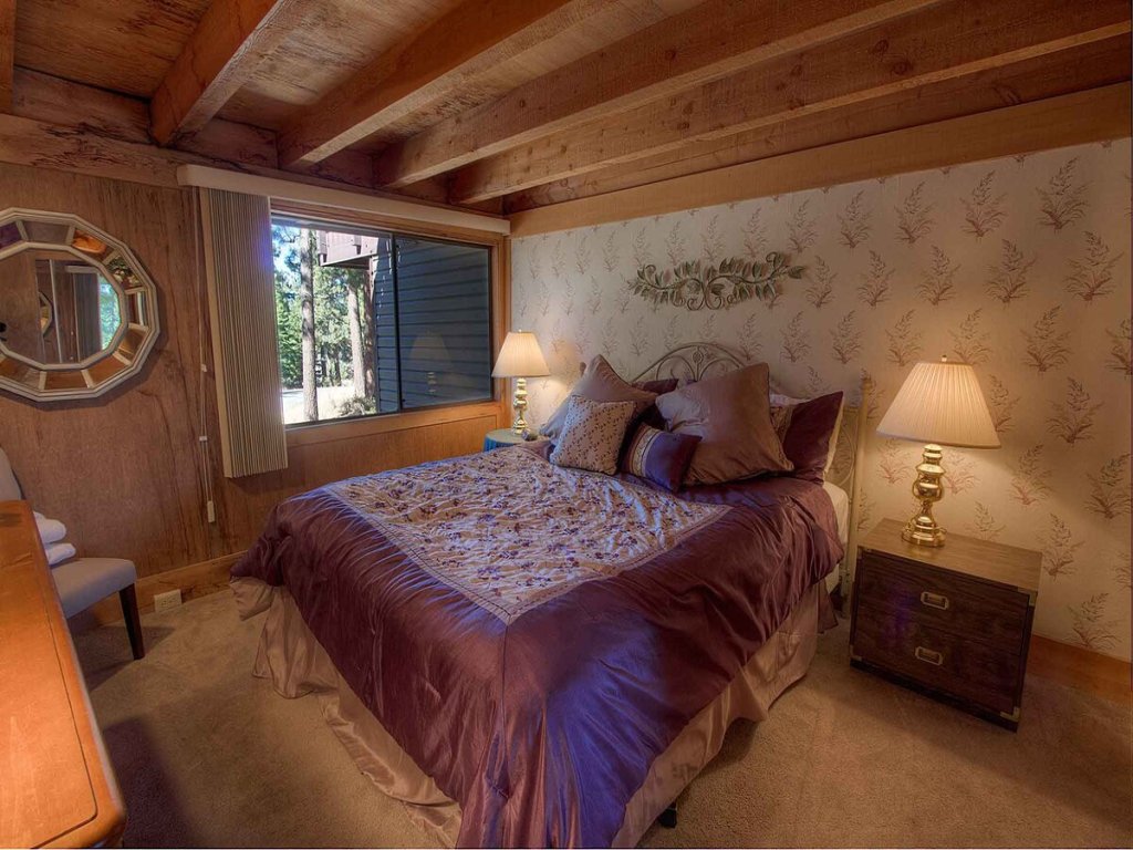 LVC0884 - Chimney Rock Condo Vacation Rental in Stateline - RedAwning