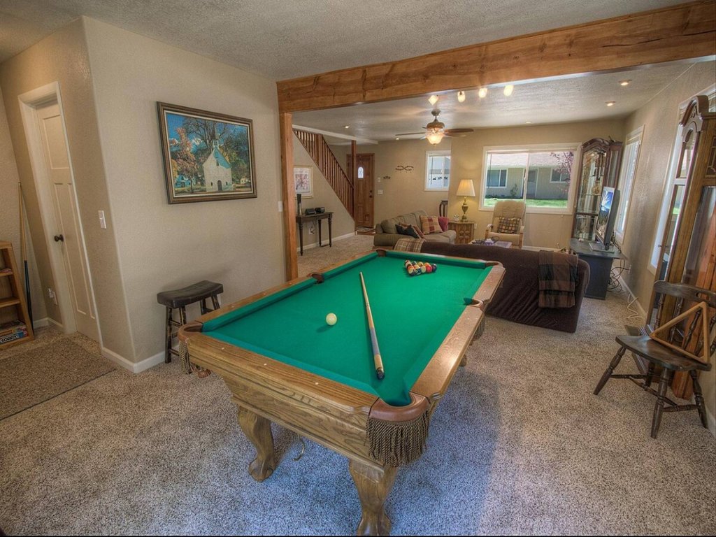 CYH1098 - Corner Pocket Chalet Vacation Rental in California - RedAwning