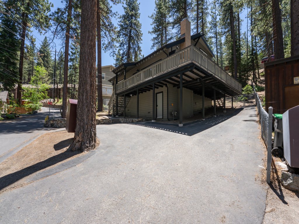NVH1001 - Foothill Folly · Vacation Rental in Zephyr Cove - RedAwning