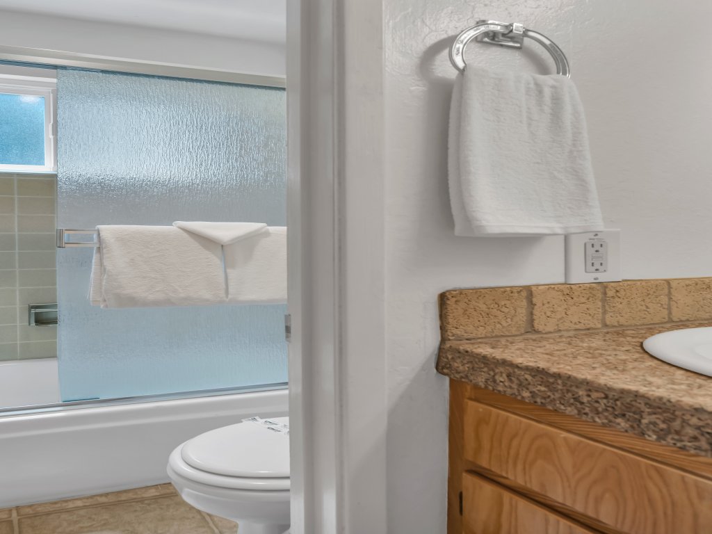 NVH1001 - Foothill Folly · Vacation Rental in Zephyr Cove - RedAwning
