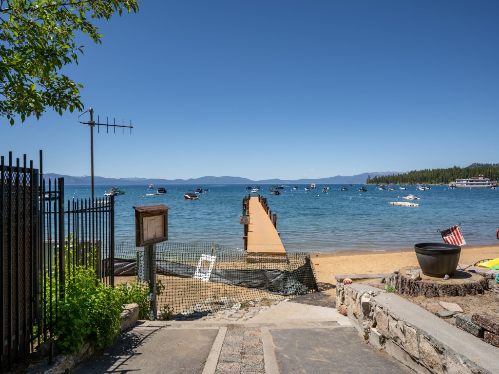 NVH1001 - Foothill Folly · Vacation Rental in Zephyr Cove - RedAwning