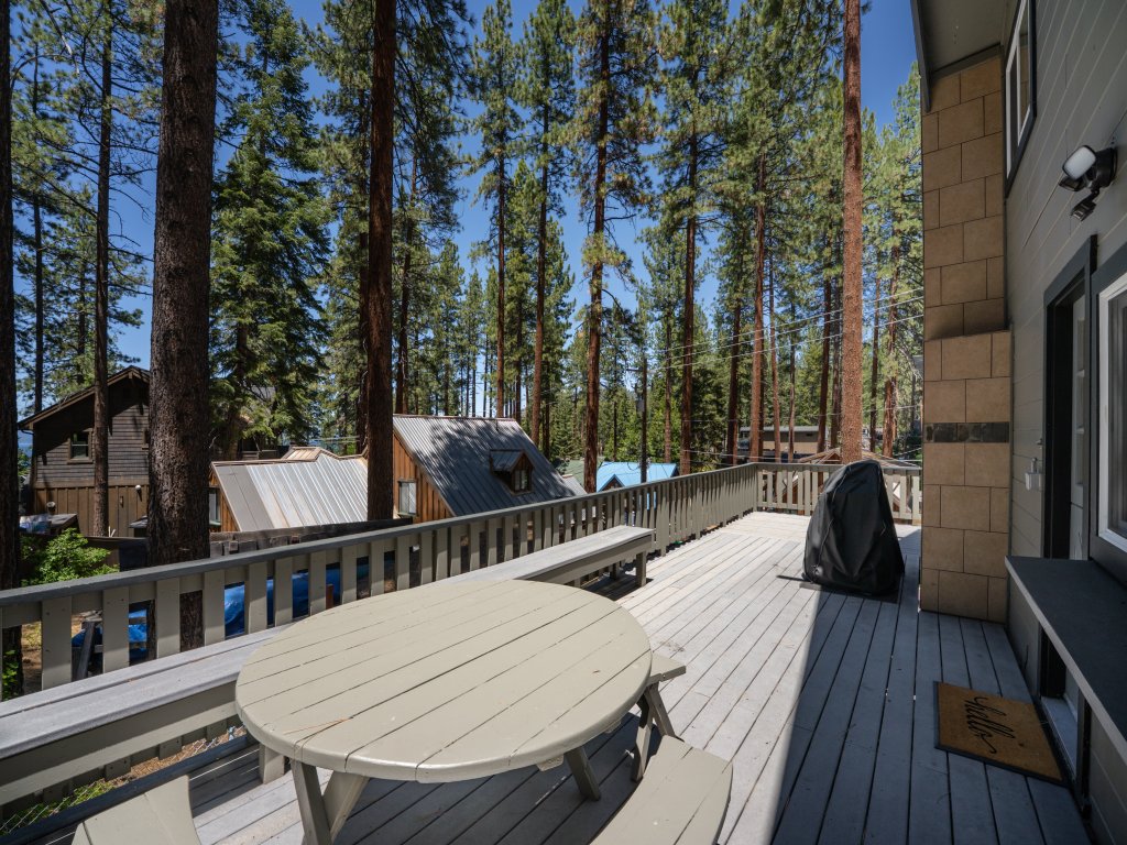 NVH1001 - Foothill Folly · Vacation Rental in Zephyr Cove - RedAwning