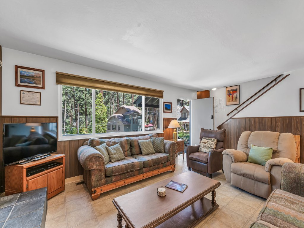 NVH1001 - Foothill Folly · Vacation Rental in Zephyr Cove - RedAwning