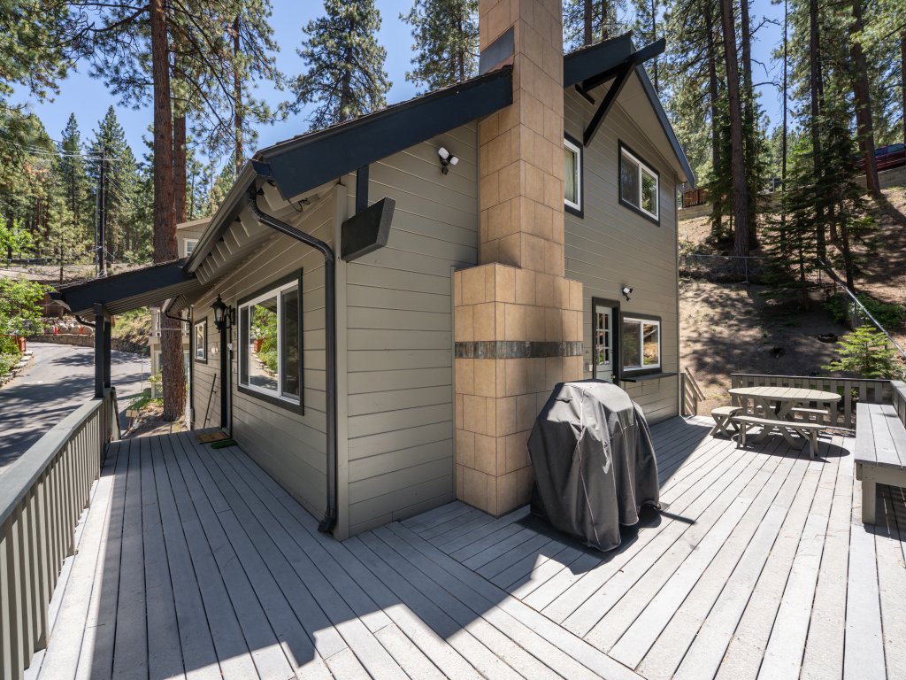 NVH1001 - Foothill Folly · Vacation Rental in Zephyr Cove - RedAwning