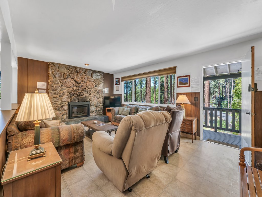 NVH1001 - Foothill Folly · Vacation Rental in Zephyr Cove - RedAwning