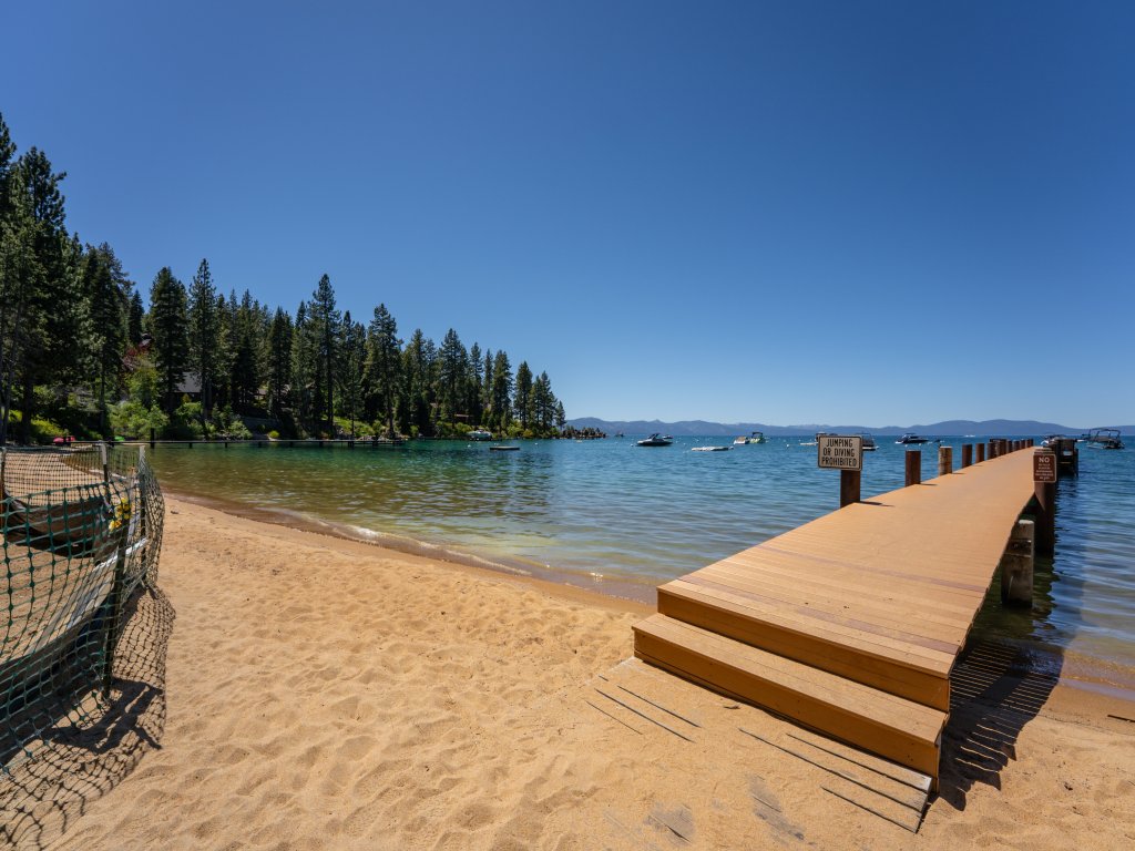 NVH1001 - Foothill Folly · Vacation Rental in Zephyr Cove - RedAwning