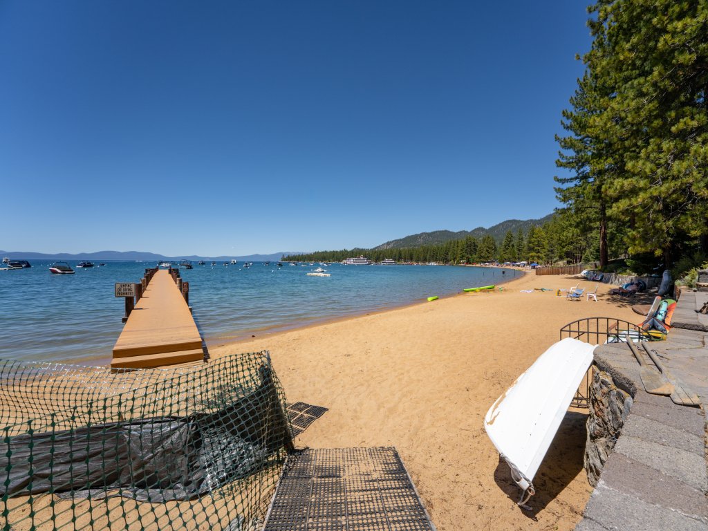 NVH1001 - Foothill Folly · Vacation Rental in Zephyr Cove - RedAwning