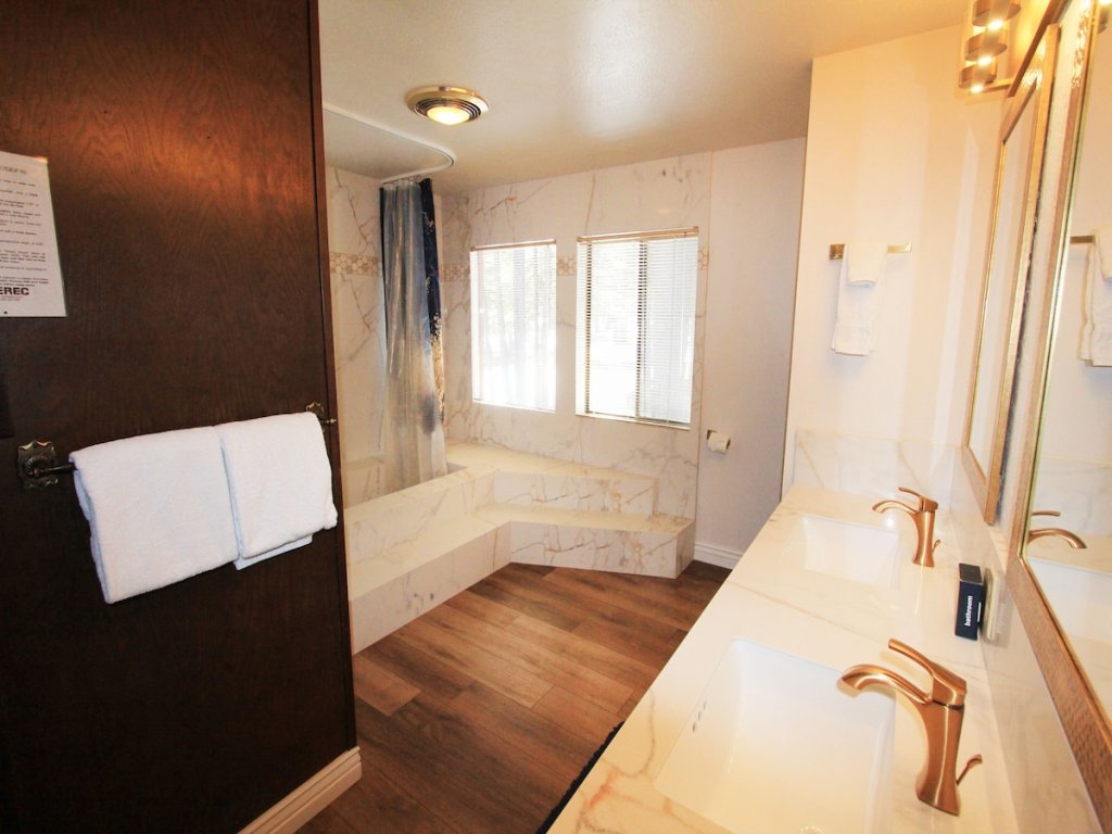 HCH1046 - Cold Montgomery Creek Vacation Rental in California - RedAwning