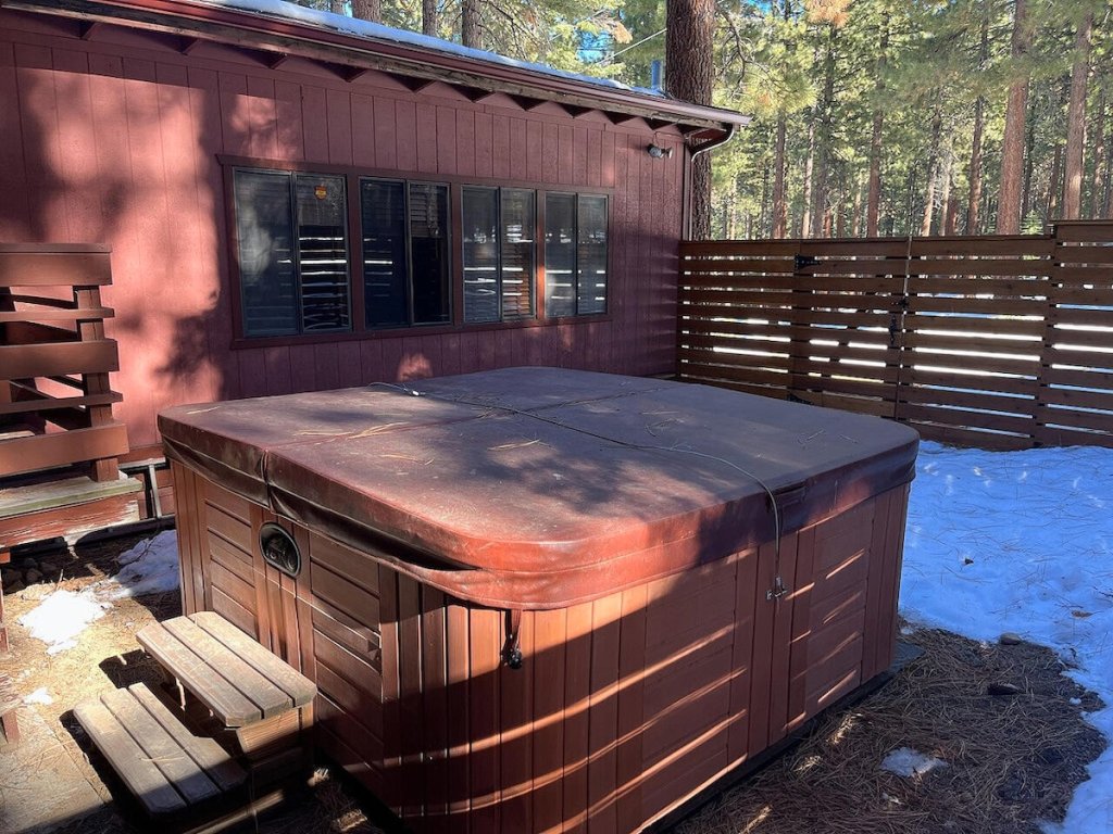 HCH1046 - Cold Montgomery Creek Vacation Rental in California - RedAwning