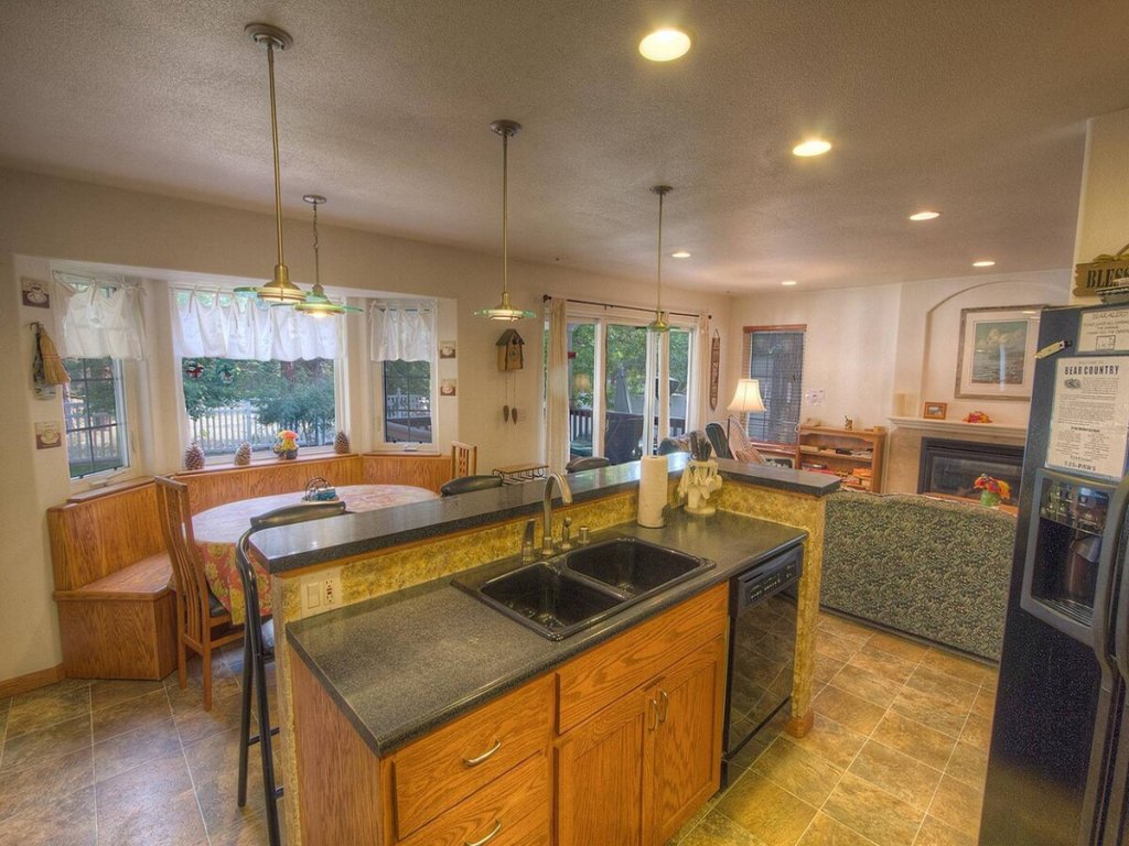 CYH1077 - Wolfpack Refuge Vacation Rental in California - RedAwning