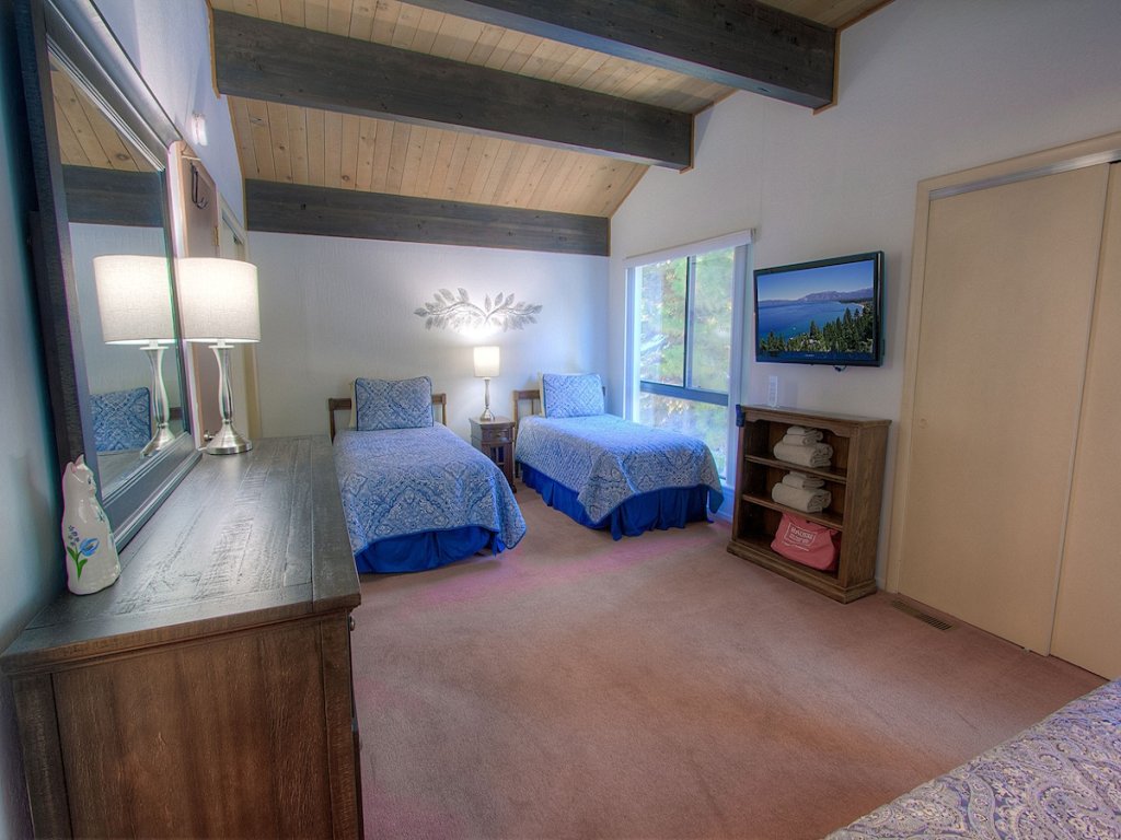 Sparrow's Nest Vacation Rental in Incline Village - RedAwning