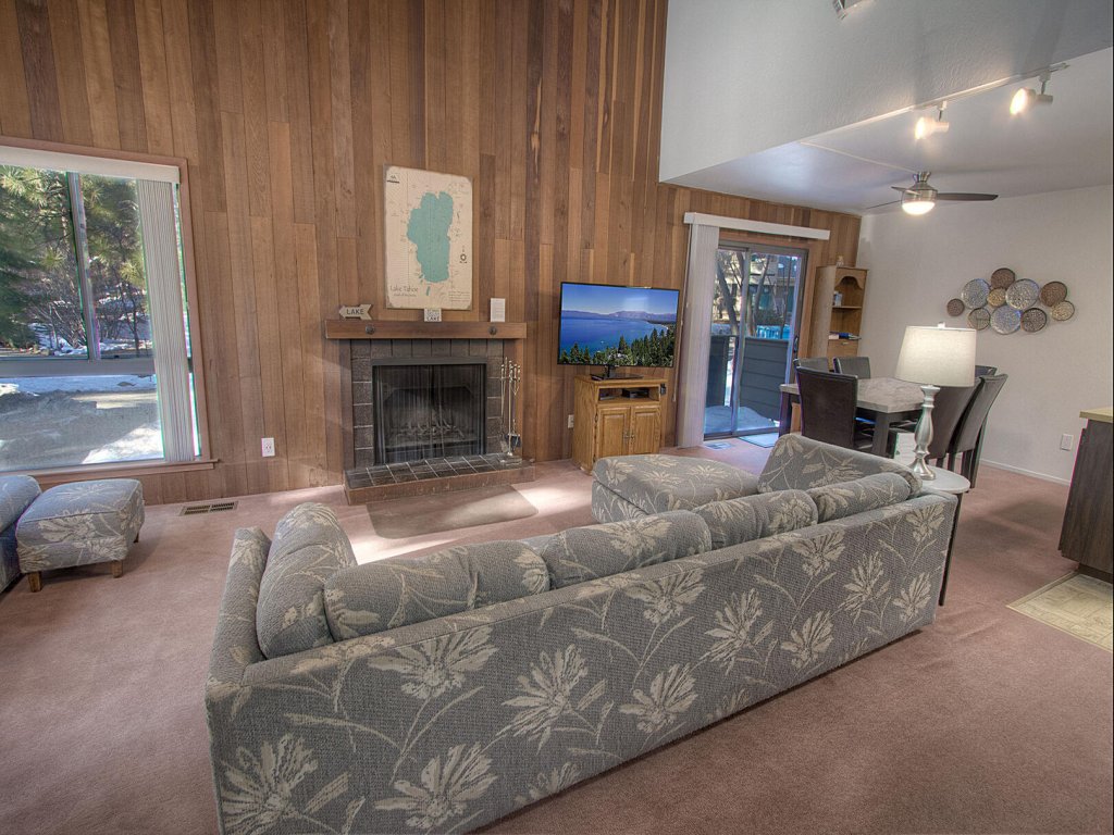 Sparrow's Nest Vacation Rental in Incline Village - RedAwning