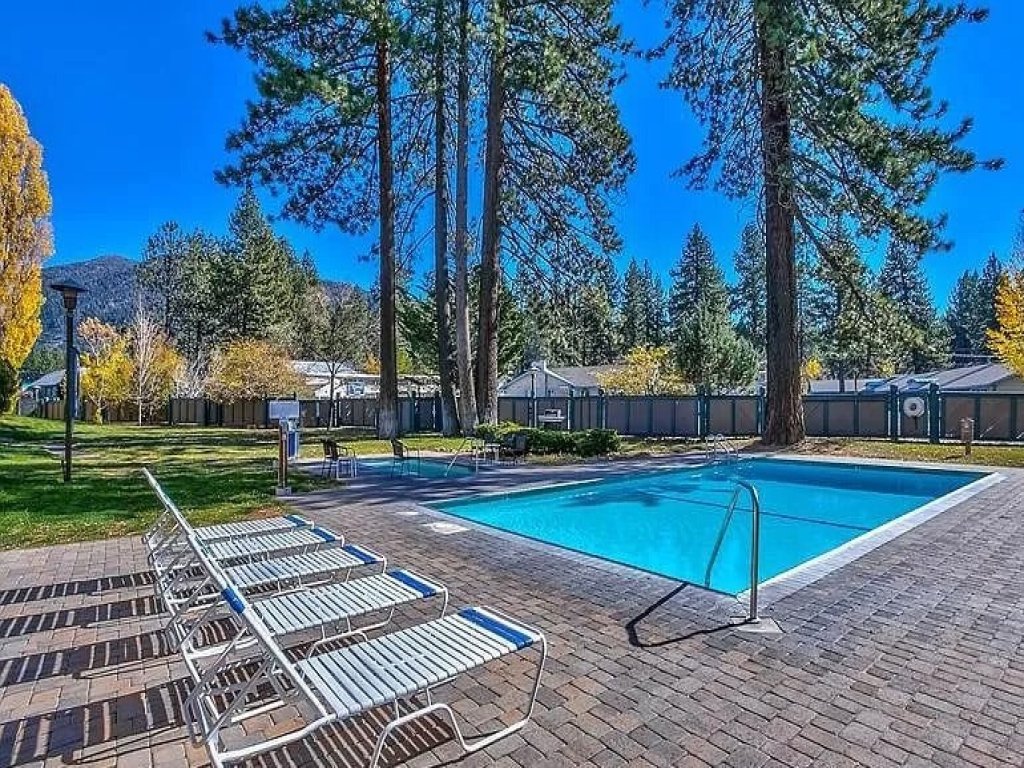 LLC0972 - Bear Lake Hideaway Vacation Rental in California - RedAwning
