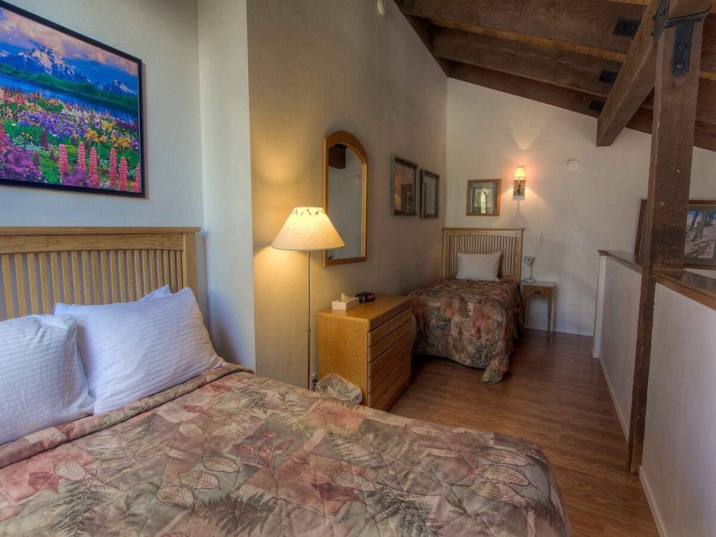 LLC0972 - Bear Lake Hideaway Vacation Rental in California - RedAwning