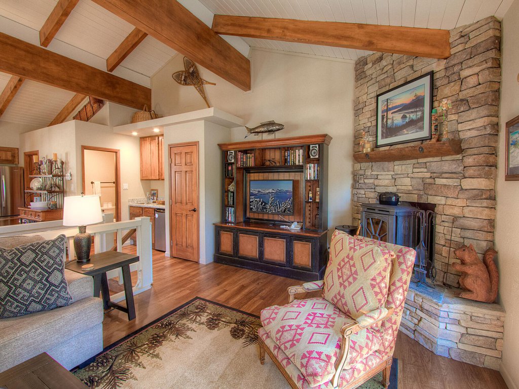 Cozy Bear Lodge Vacation Rental in Incline Village - RedAwning